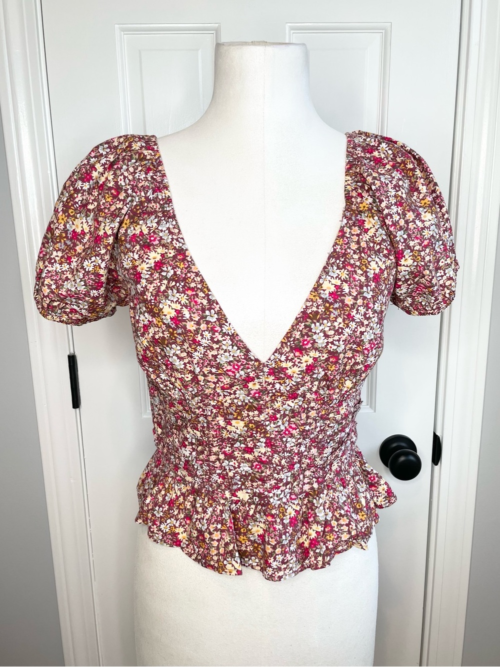 Floral V-Neck Peplum Top in Pink open back